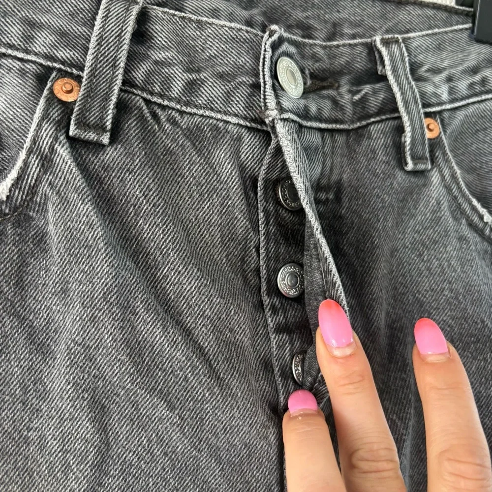 Levi's 501 Straight Jeans in Charcoal W24xL32 90s Grunge Button Fly Light Wash